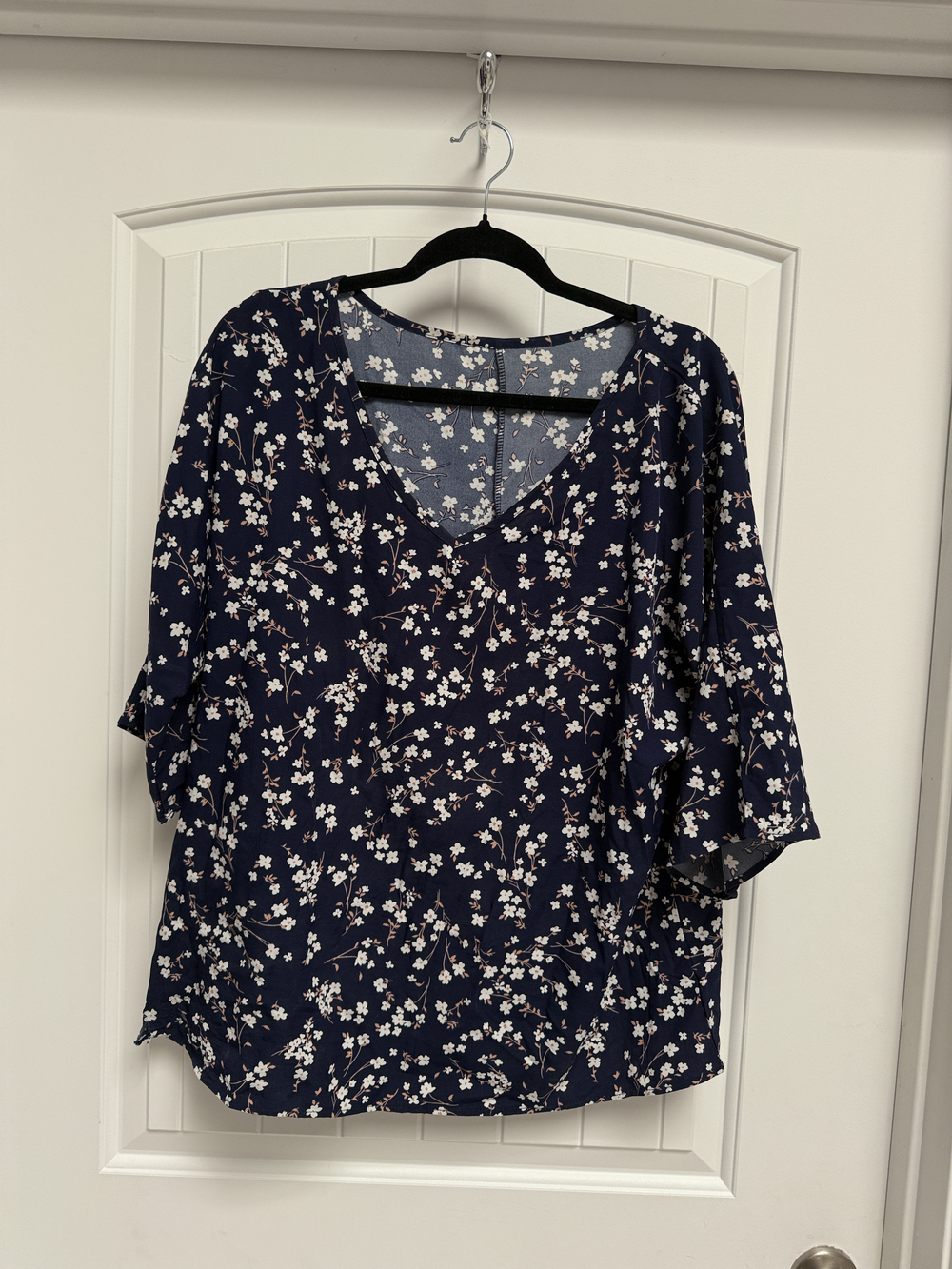 Navy floral print v-neck short sleeve blouse top